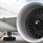 Aeronave conta com dois motores General Electric GE90-115BL