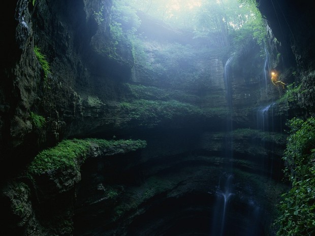 Homem pratica rapel na Caverna das Andorinhas, no México (Foto: Visit Mexico/Divulgação)
