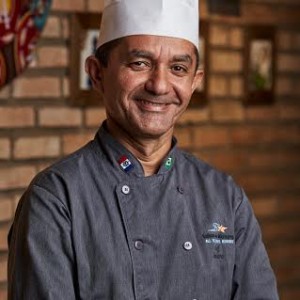 O prato Lagostins Salinas  preparado pelo chef Amaro da Silva exclusivamente para quem est hospedado no resort 