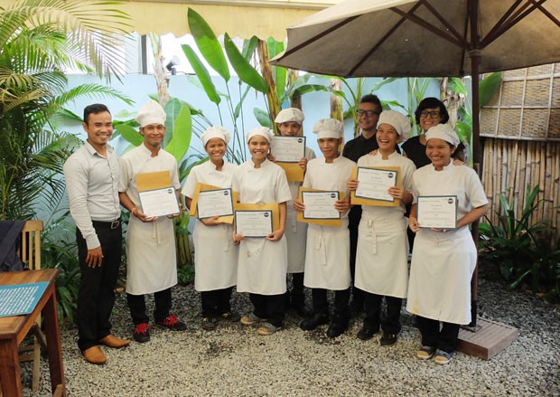 Desde a abertura do restaurante, 14 jovens já se formaram no treinamento; nova turma com 11 trainees começou em 2014 (Foto: Divulgação)