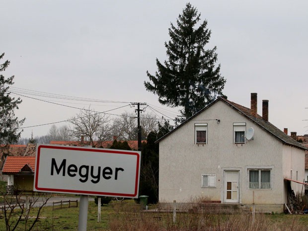 A pequena cidade de Megyer, na Hungria, que pode ser alugada completa por turistas (Foto: Ronald Zak/AP)
