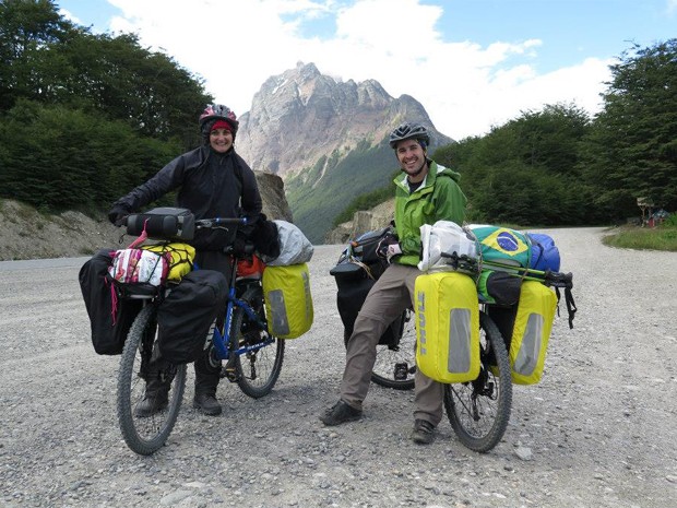 Casal saiu do 'fim do mundo', na Argentina, para chegar ao Himalaia, na Índia (Foto: Arquivo pessoal)