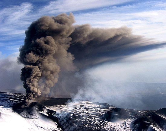 O Etna  o vulco ativo mais alto da Europa