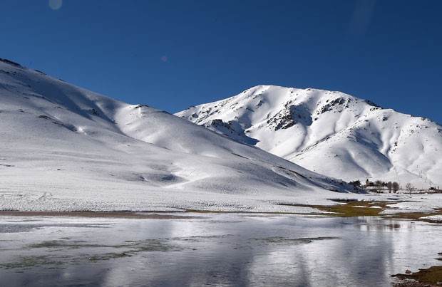 A estação de esqui de Oukaimeden, que fica ao lado do deserto do Sahara (Foto: Fadel Senna/AFP)