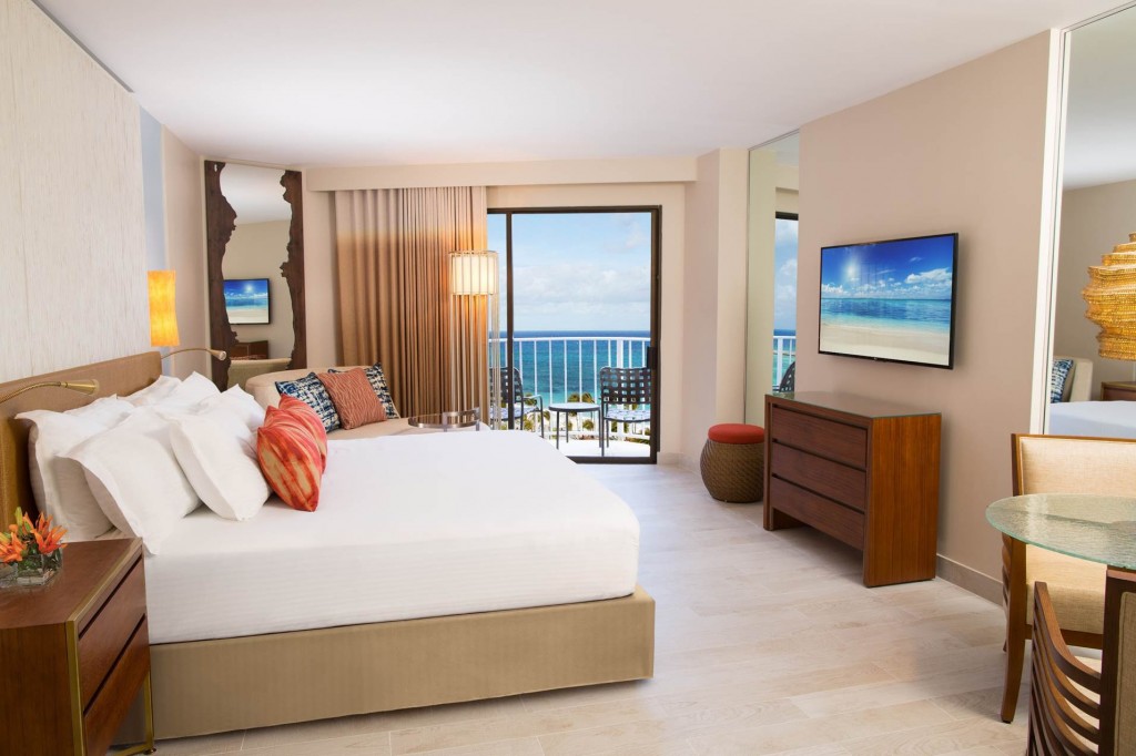 A Coral Towers passa a se chamar The Corals Atlantis, apresentando um hotel renovado e contemporneo 