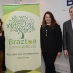 Isabel Barnasque, do MTur, Magda Nassar, presidente da Braztoa, e Frederico Levy, vice-presidente da Braztoa