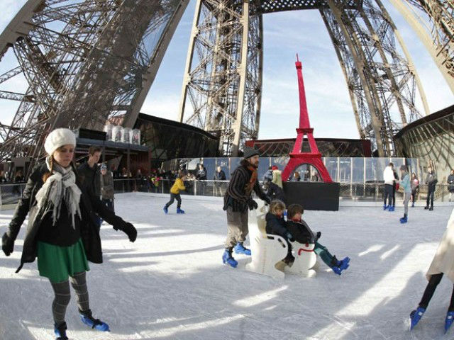 Torre Eiffel ganha pista de patinao no gelo a 57 metros de altura