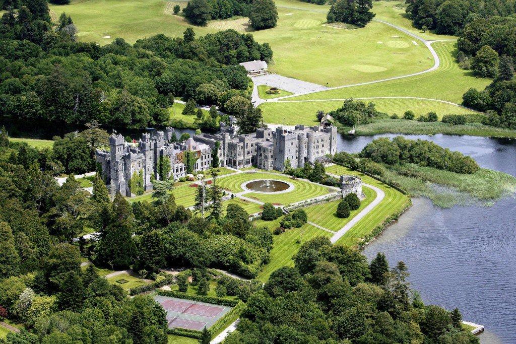 Vista panormica do castelo Ashford, na regio de Galway 