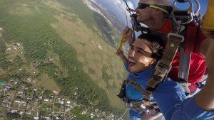 Do mar aos cus! Emmanuel Schurmann saltou de paraquedas e curtiu uma vista privilegiada de Guam