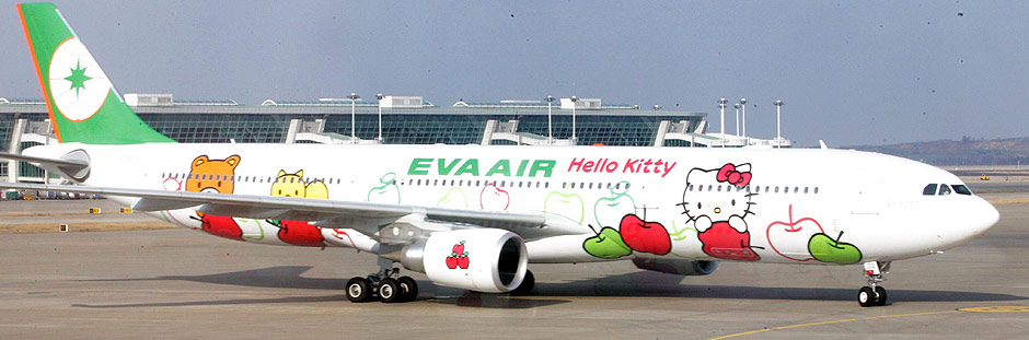 Avio decorado com a Hello Kitty em campanha promocional da companhia EVA