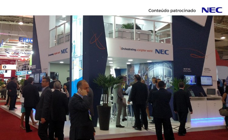Durante o Futurecom, a NEC apresentou solues como os culos inteligentes ARmKeypad / Renato Cruz/inova.jor
