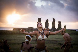 A dana e a msica Rapa Nui celebram a fora da natureza, os amores e espritos guerreiros dos antepassados