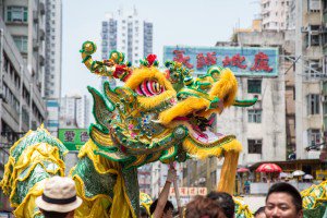 Festa de rua em Hong Kong para celebrar Tin Hau, a deusa do mar