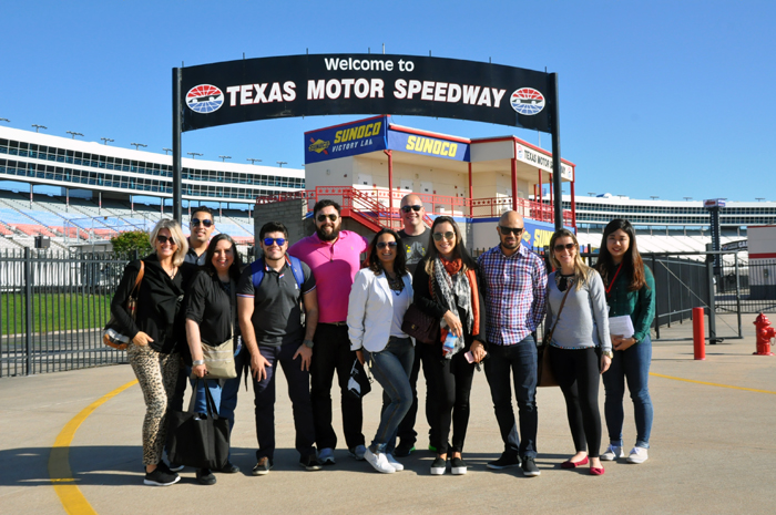 Grupo de operadores brasileiros no Texas Motor Speedway, em Fort Worth