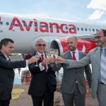 Executivos brindam o novo voo da Avianca para Foz - Kiko Sierich da Avianca Brasil