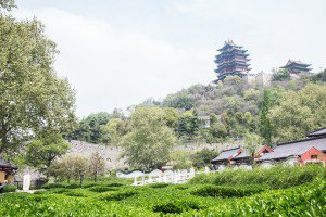 Construdo com vista para toda a cidade de Nanquim, o castelo Yue Jiang Lou foi projetado em 1437