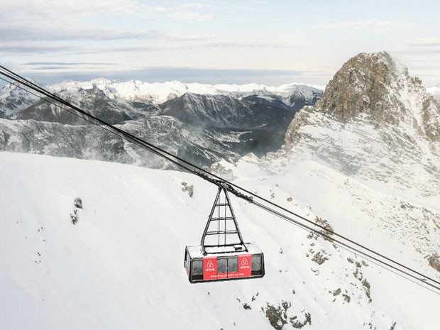 Teleférico fica na estação de esqui de Courchevel  (Foto: Airbnb/Divulgação)