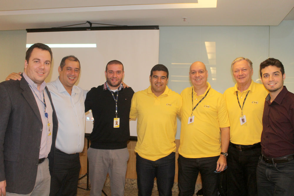 Adriano Gomes e equipe da CVC