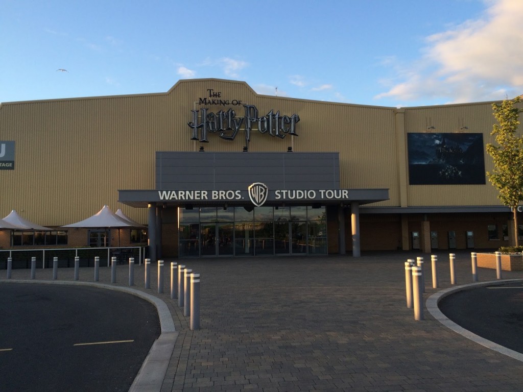 Entrada do Estdio da Warner Bros, com exposio do Harry Potter