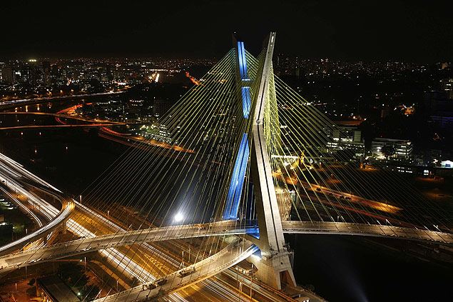 Ponte estaiada, em So Paulo