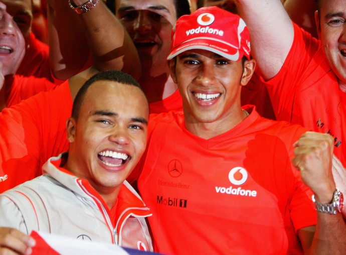 Nicolas Hamilton e Lewis Hamilton no GP do Brasil de 2008 (Foto: Getty Images)