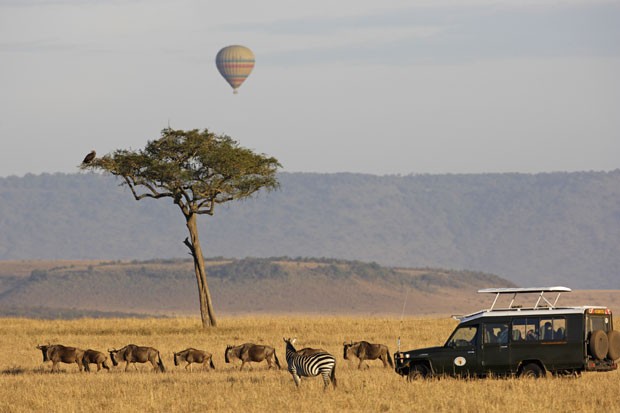 Turistas na reserva de Maasai Mara, no Quênia (Foto: Winfried Wisniewski/Minden Pictures/Biosphoto/AFP)