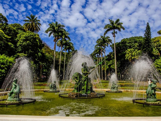 Jardins com fontes e estátuas também estão no roteiro das visitas (Foto: Divulgação/Palácio Guanabara)