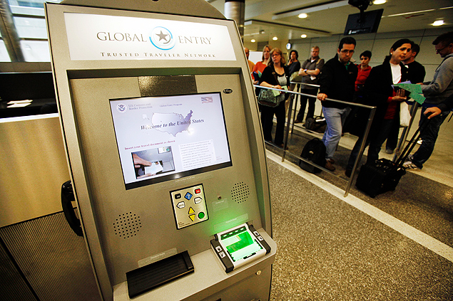 Tótem do Global Entry no aeroporto de Los Angeles (EUA)