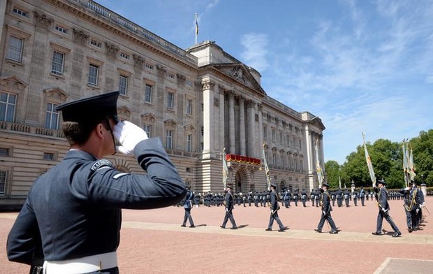 Palácio Buckingham é reaberto para visitantes (Foto: Anthony Devlin/ Reuters)