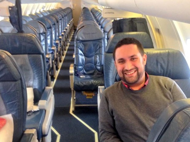 Chris O'Leary em foto que postou no Twitter, sozinho no avião (Foto: Reprodução/Twitter/Chris O'Leary)