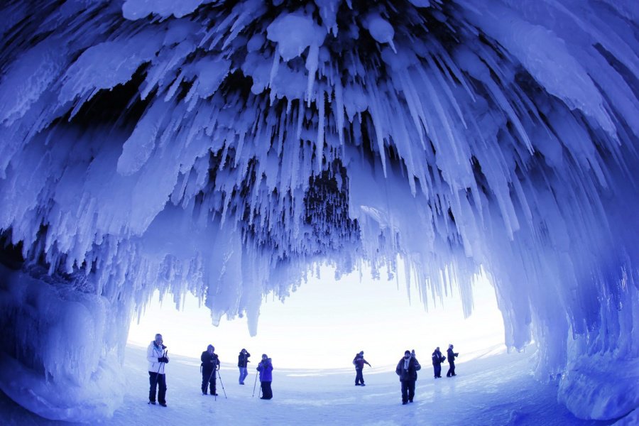 Uma caverna coberta de gelo em Wisconsin, EUA