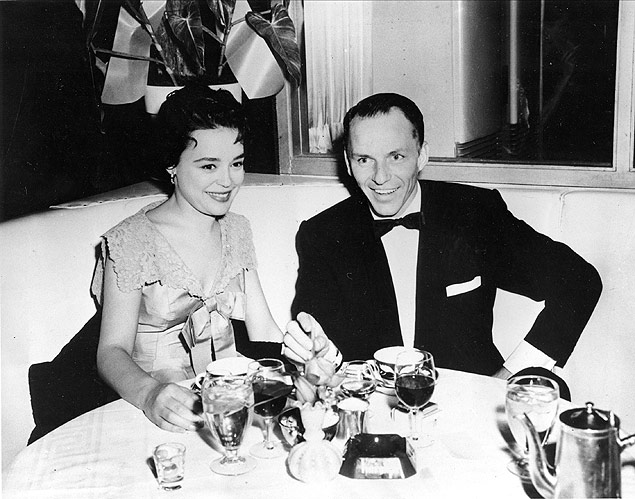 Sinatra com a cantora americana Jill Corey em foto de 1954
