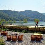 Restaurante com vista para o lago em Pokhara; com R$ 10 se come bem no pas
