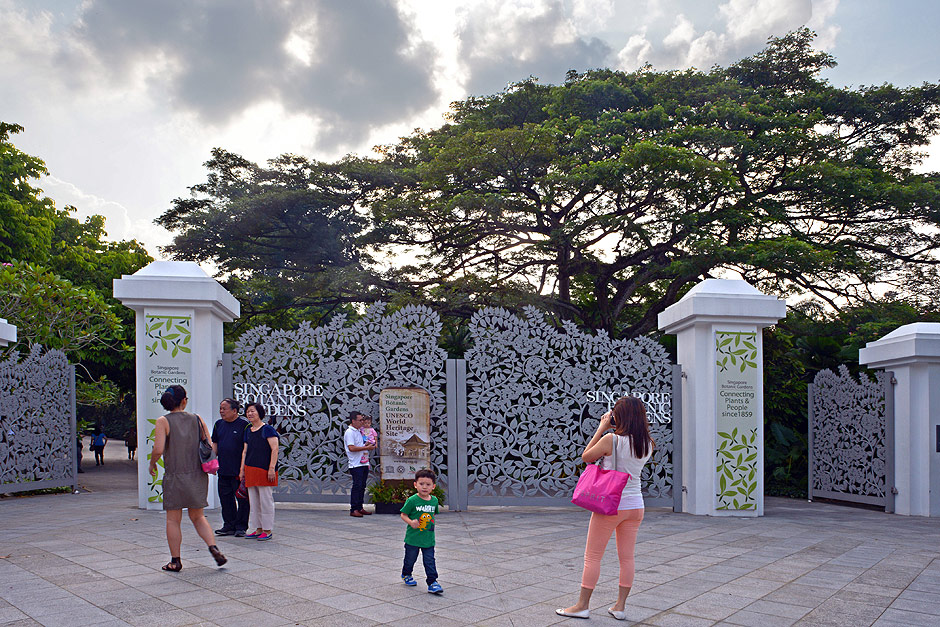 Turistas no porto do Jardim botnico de Cingapura