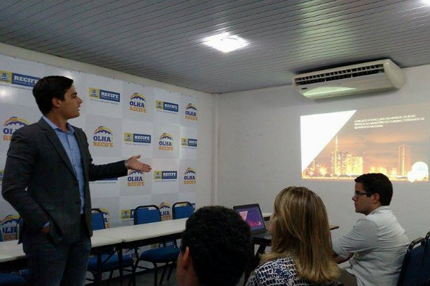 Secretário de Turismo anuncia mudanças para o projeto Olha! Recife na sede do Catamaran Tours.Foto: Mariana Fabrício/DP/DA Press
