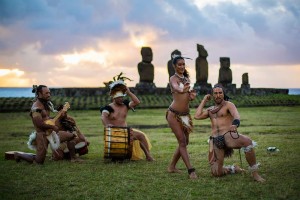 A dana e a msica Rapa Nui celebram a fora da natureza, os amores e espritos guerreiros dos antepassados