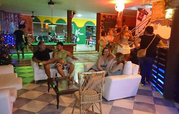 Hóspedes no Green Haven hostel, em Ubatuba, eleito o melhor da América Latina (Foto: Green Haven/Divulgação)