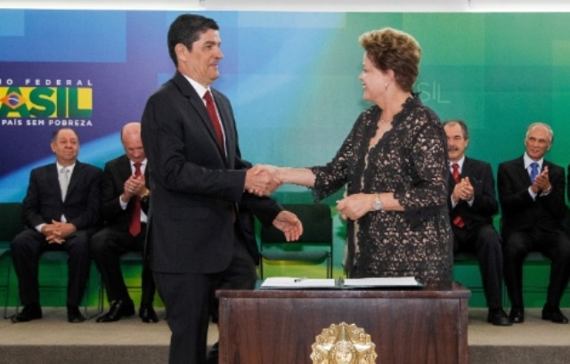 Renan nomeia ex-ministro do Turismo como chefe de gabinete