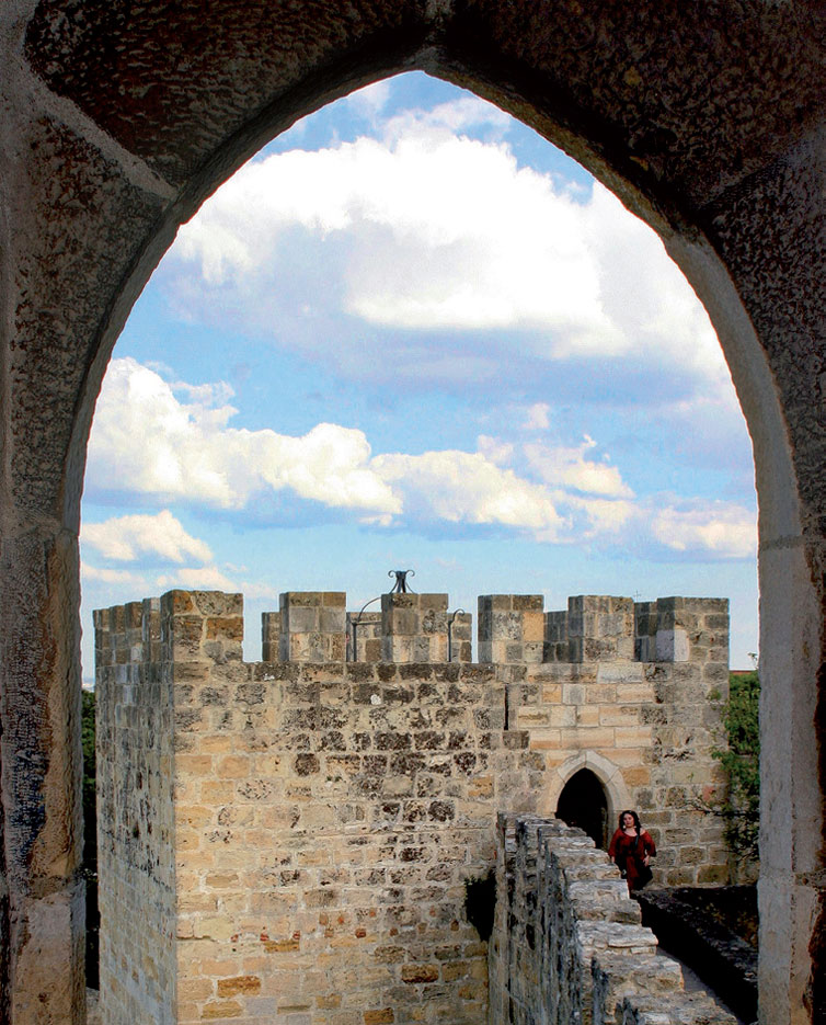 Janela do Castelo de So Jorge; construdo no sculo 11, de onde sai a muralha