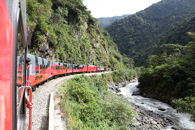 Trem percorre trajeto entre Quito e Guayaquil