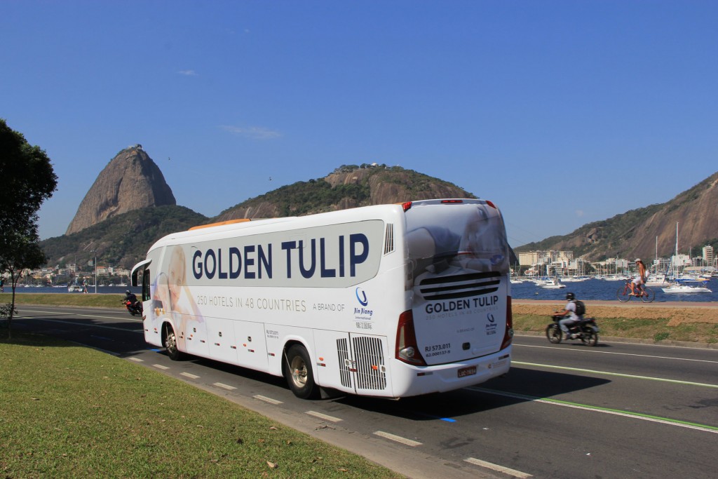 Os nibus com a marca Golden Tulip circularam pelo Rio