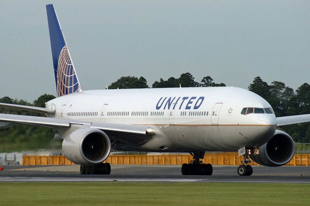united_airlines_boeing_777-200_extended_range