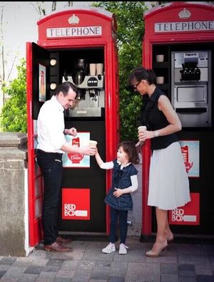 Uma cabine telefnica transformada em cafeteria pela Red Kiosk, na Inglaterra