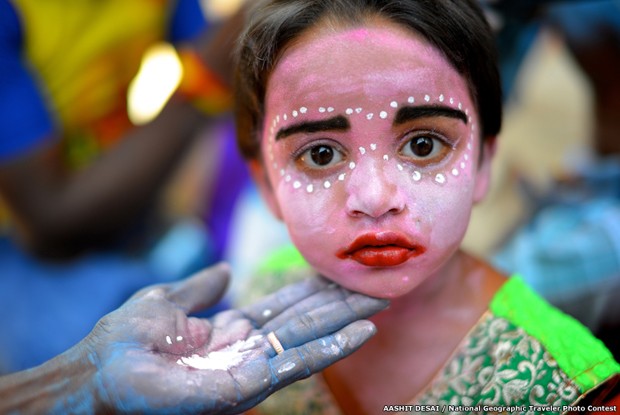 Foto de uma garotinha indiana é uma das concorrentes (Foto: Aashit Desai/National Goegraphic Traveler Photo Contest/BBC)