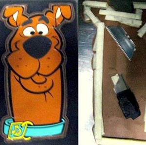 Lâminas foram descobertas dentro de cartão do personagem Scooby Doo (Foto: TSA/Transportation Security Administration)