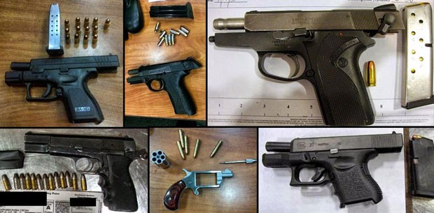 Algumas das armas encontradas em bagagem de mão nos aeroportos americanos em 2014; apreensões subiram 22% e foram recorde (Foto: TSA/Transportation Security Administration)