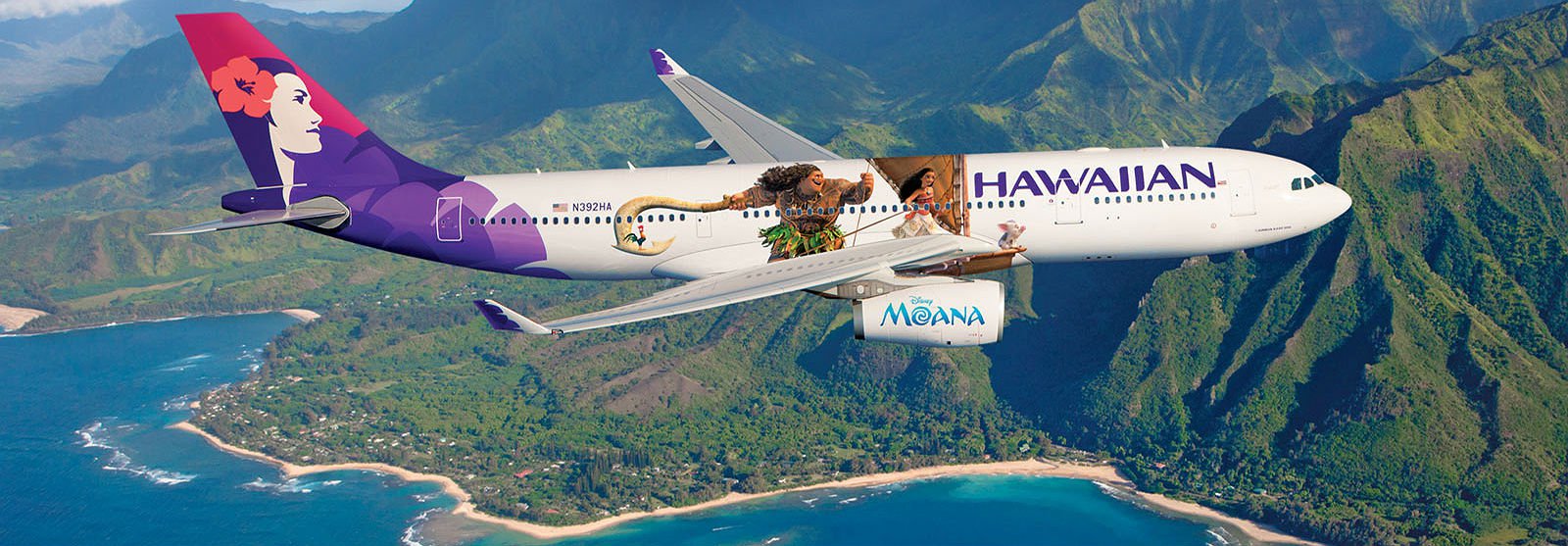 Airbus A330 da Hawaiian Airlines estilizado com personagem da animao Moana 