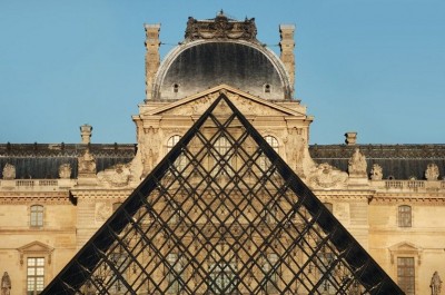 A pirmide de vidro do arquiteto sino-americano I.M. Pei, no Louvre /Foto: Thinkstock