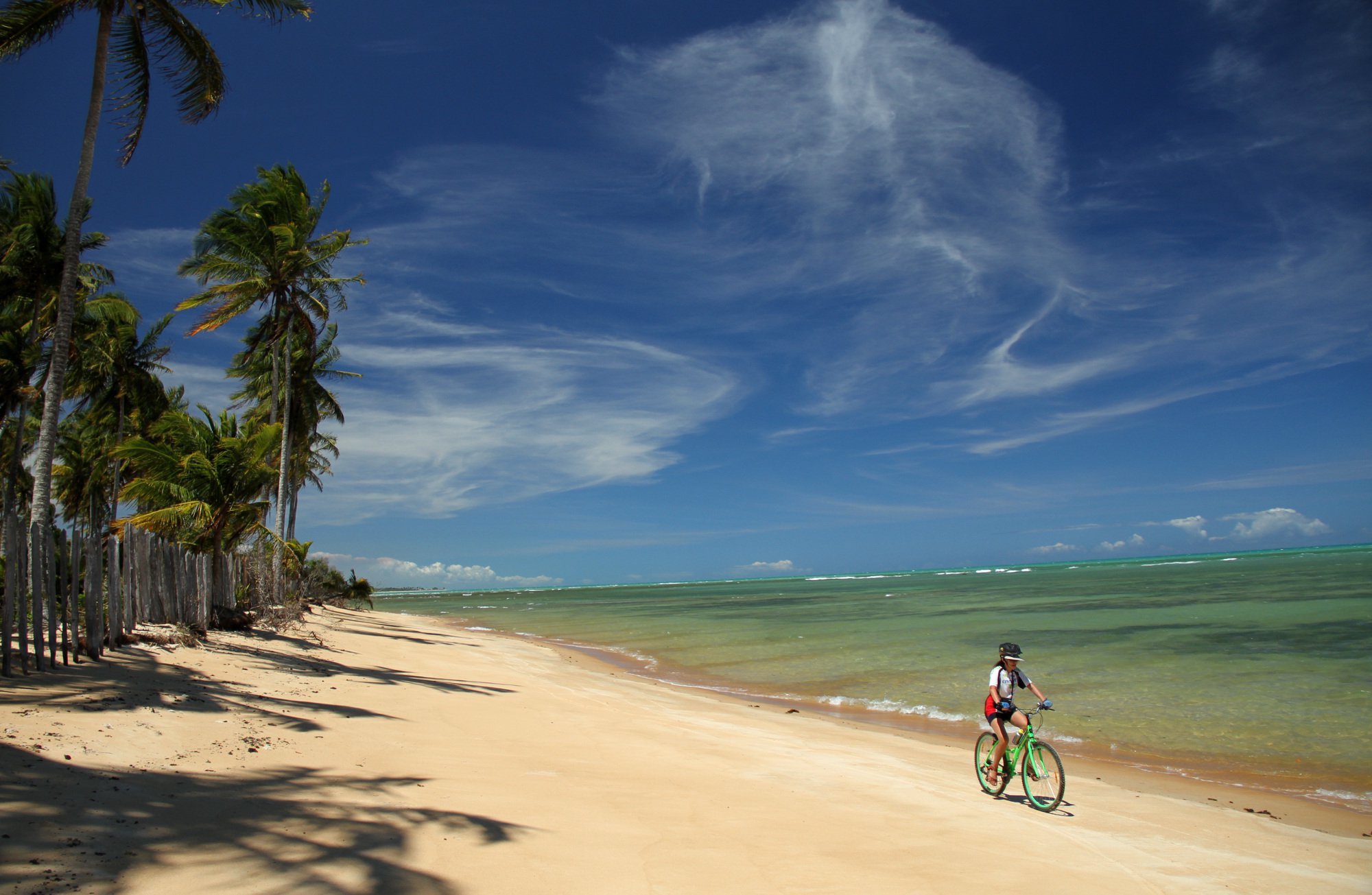JACUM (BA): Essa  uma das praias isoladas do litoral sul da Bahia, entre Trancoso e Praia do Espelho (foto: Eduardo Vessoni)