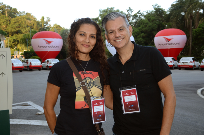 Ana Paula Correia, da Paradise Tours, e Marcelo Nina, da Argo Tours